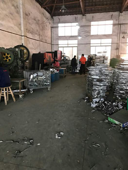 鐵垃圾桶果皮箱生產(chǎn)線