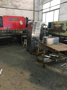 鐵垃圾桶果皮箱生產(chǎn)線