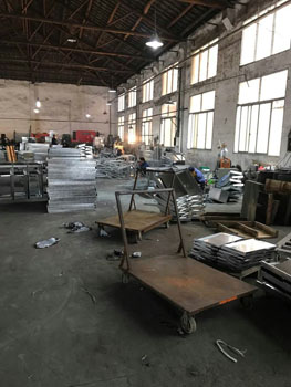 鐵垃圾桶果皮箱生產(chǎn)線